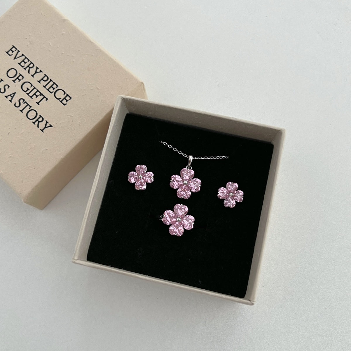 FLOWERHEART Necklace