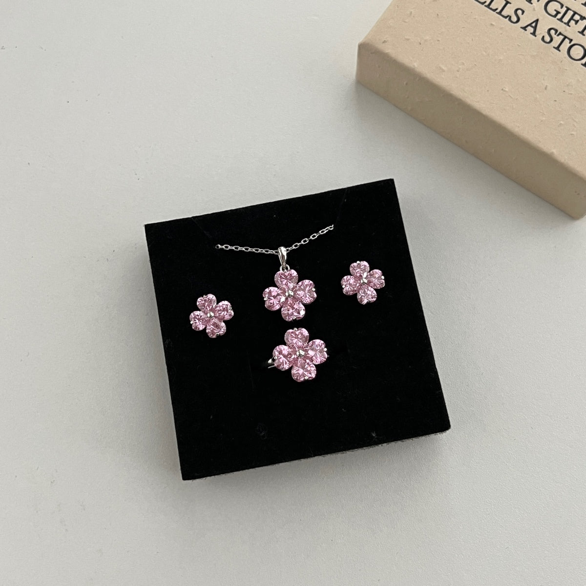 FLOWERHEART Necklace